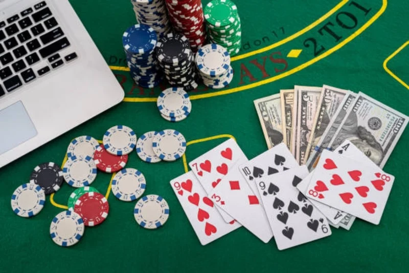 How to play poker effectively with strategies
